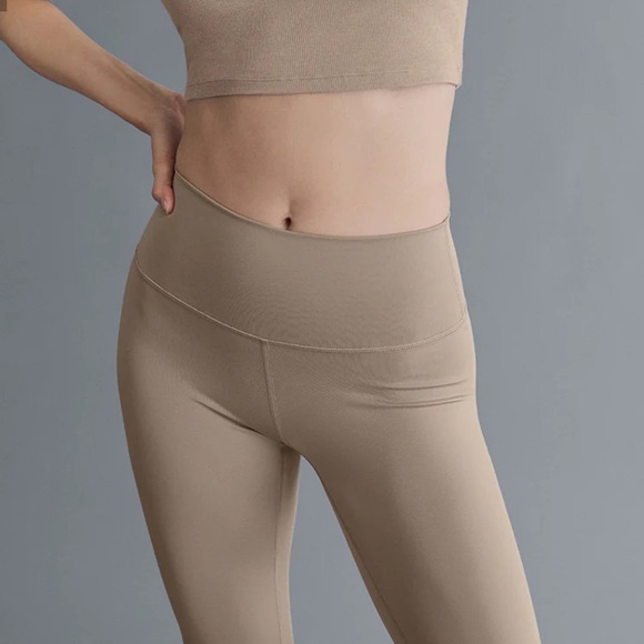 ✨ High Waist Airlift Legging - Picture 3 of 10